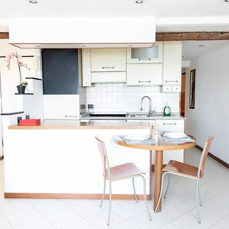 Cinque Maggio Di Fronte A E Ospedale